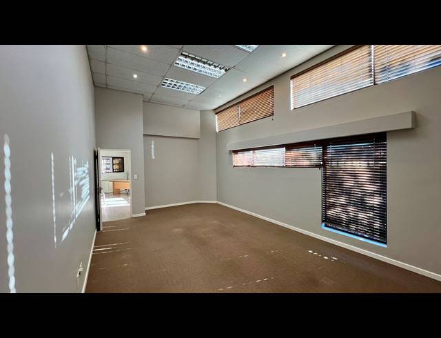 218M² OFFICE TO LET IN ROCKY DRIFT